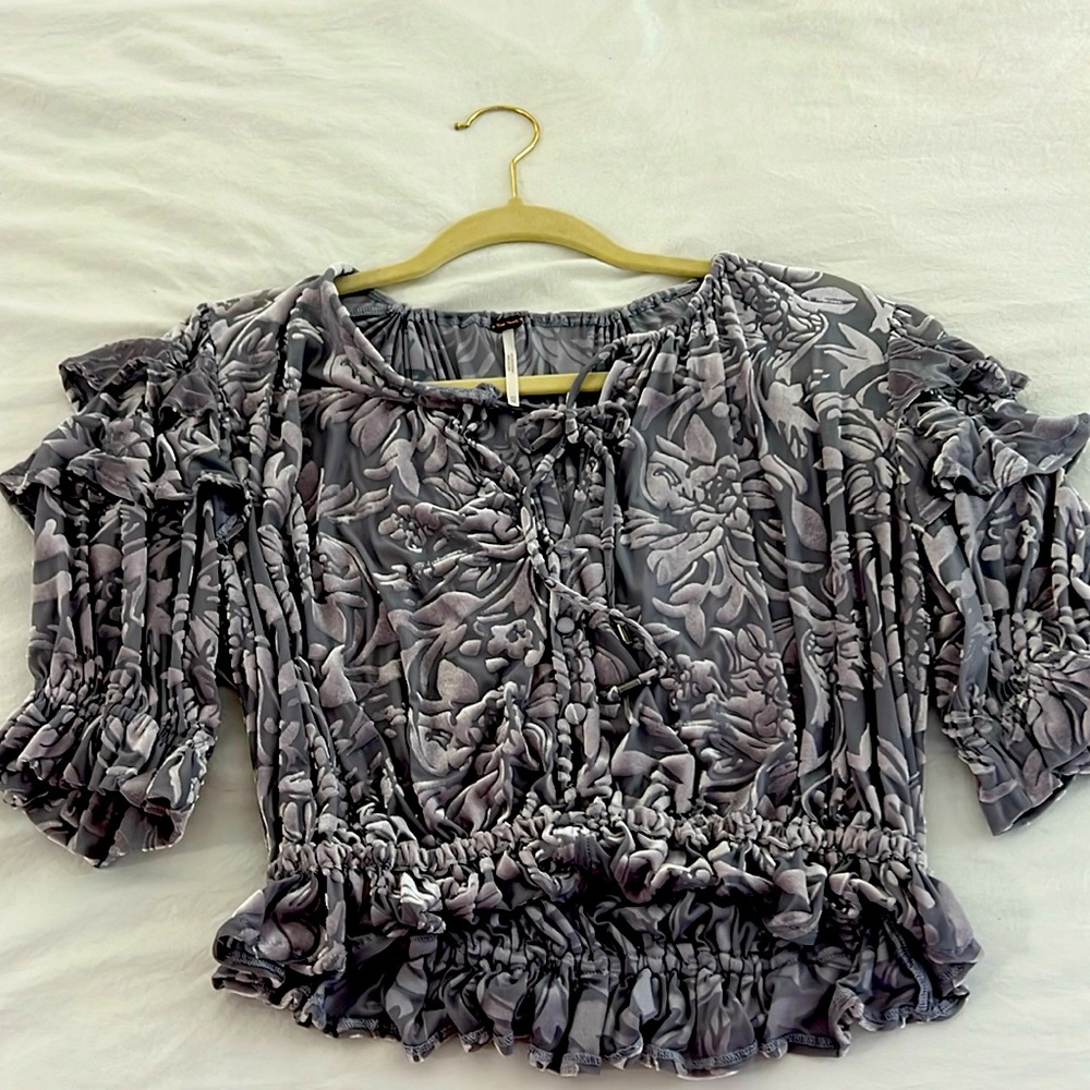 Free People,cropped velvet blouse.XS